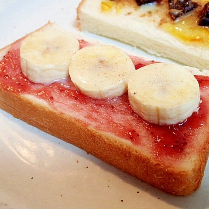 苺ジャムとバナナのミルキーキャラメルトースト